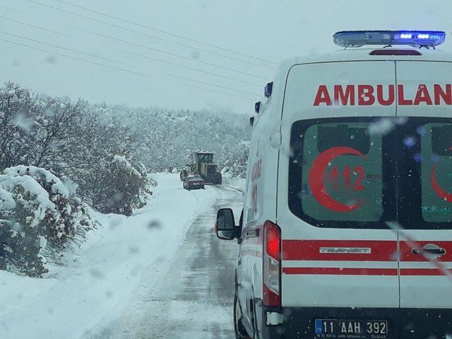 Köy yolu kapandı, hastanın imdadına İl Özel İdaresi yetişti