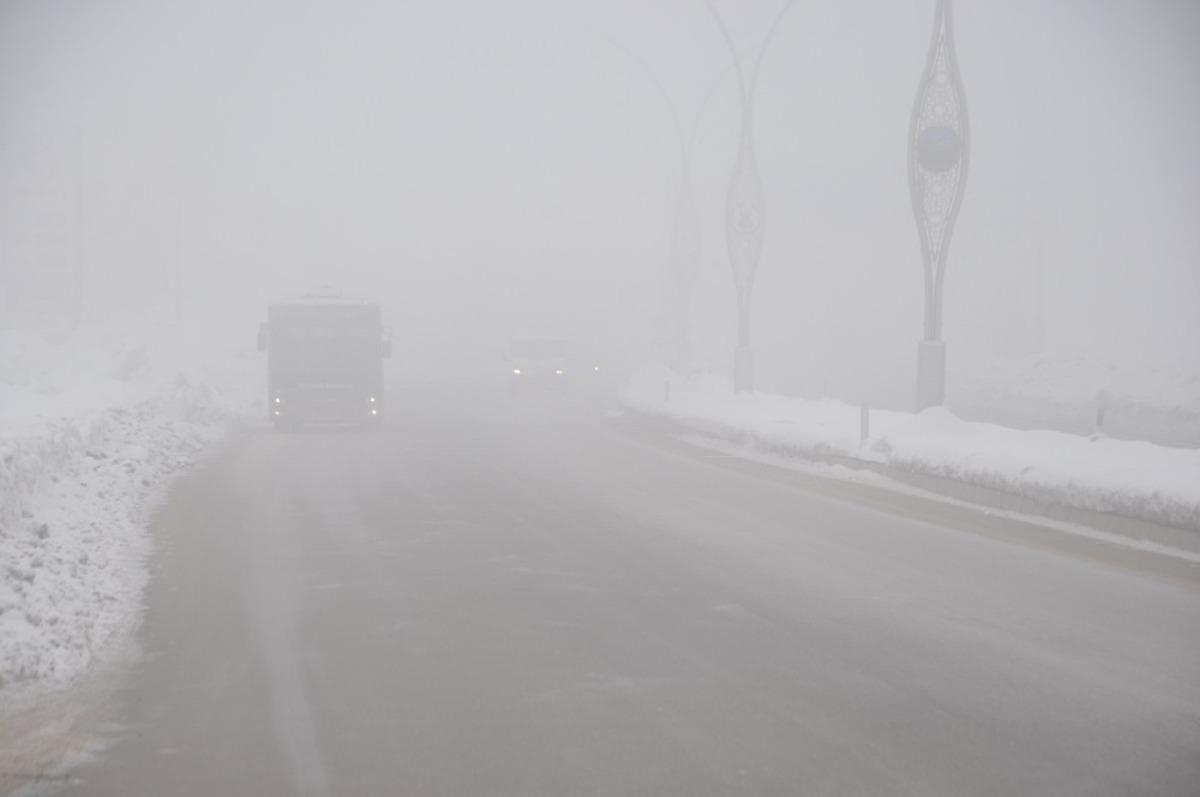 Y&uuml;ksekova&rsquo;da sis hayatı olumsuz etkiliyor