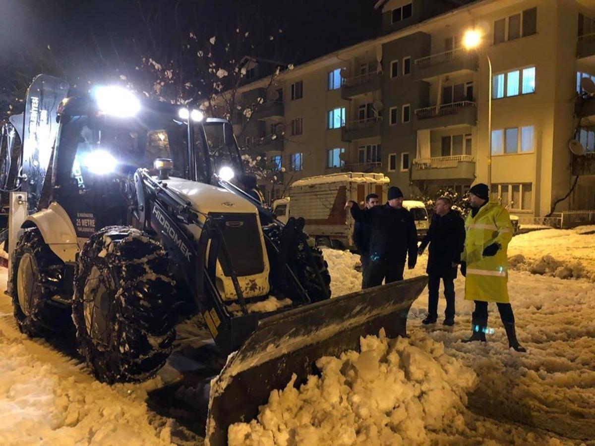 Başkan Bi&ccedil;er, kar temizleme &ccedil;alışmalarını inceledi