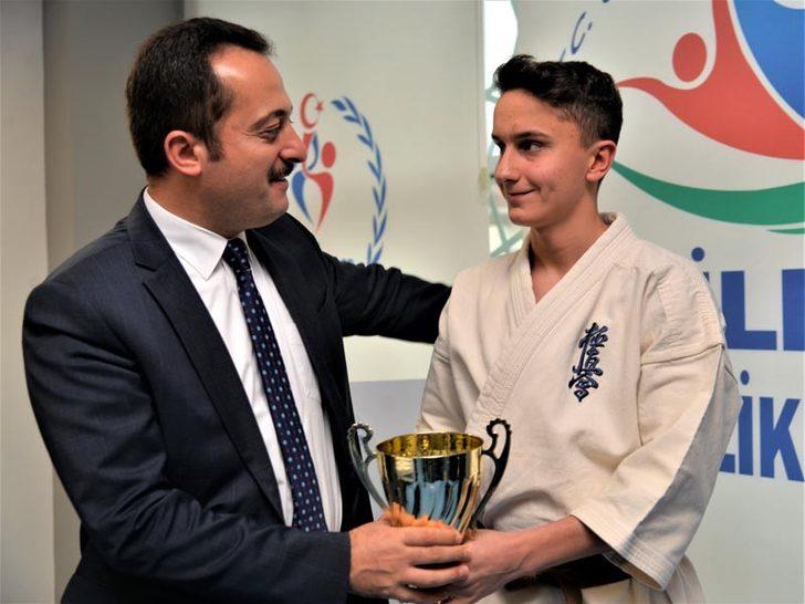 Vali Şentürk, şube müdürleri ve antrenörlerle bir araya geldi G2