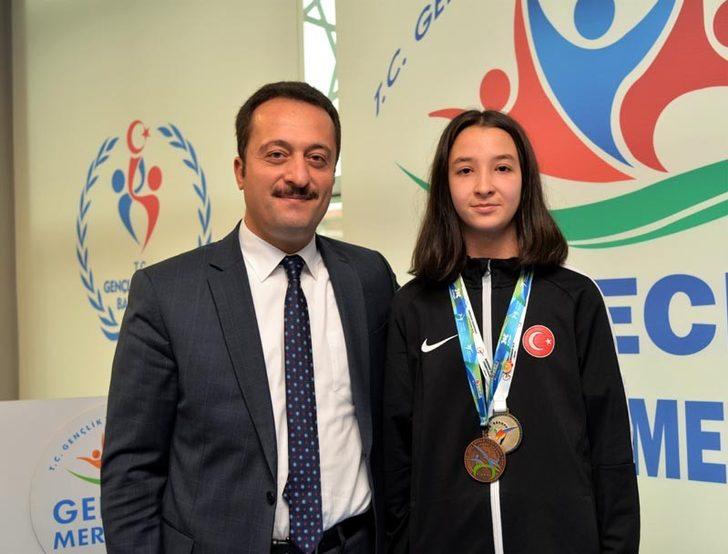 Vali Şentürk, şube müdürleri ve antrenörlerle bir araya geldi G5