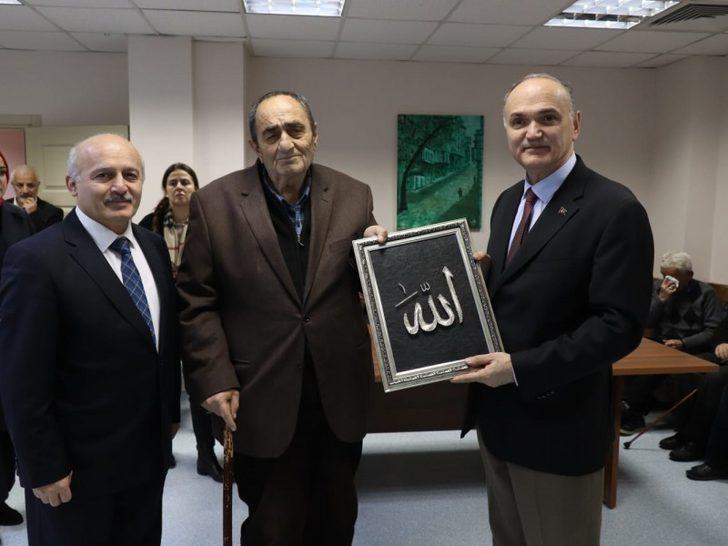 Başkan Özlü Huzurevi sakinleri doğum günü kutladı G2