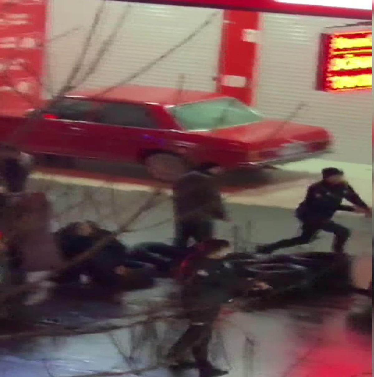 &Uuml;nl&uuml; &ccedil;iftin oğlunun &ouml;l&uuml;m&uuml;nden &ouml;nce yaşanan kavga kamerada