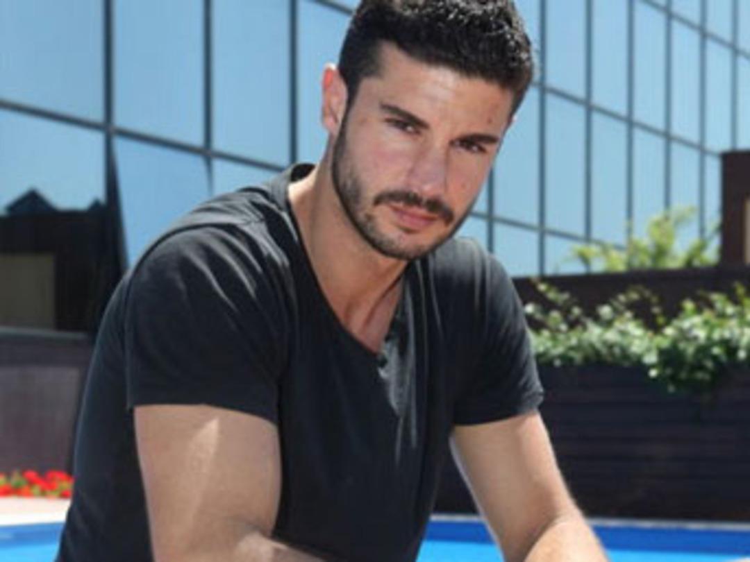 Berk Oktay'ın y&uuml;z&uuml; par&ccedil;alandı