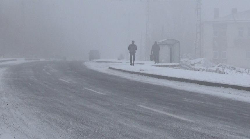 Kars&rsquo;ta sisten bazı u&ccedil;ak seferleri iptal oldu