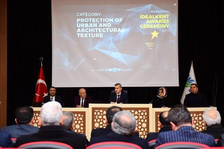 Kentsel ve Mimari dokunun korunması ödülü Mehmet Çınar’a G2