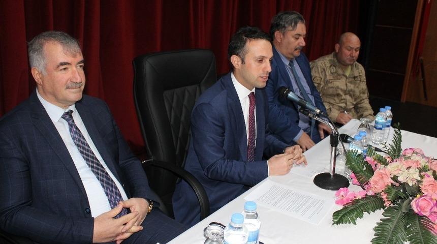 Kahta il&ccedil;esindeki trafik sorunu masaya yatırıldı