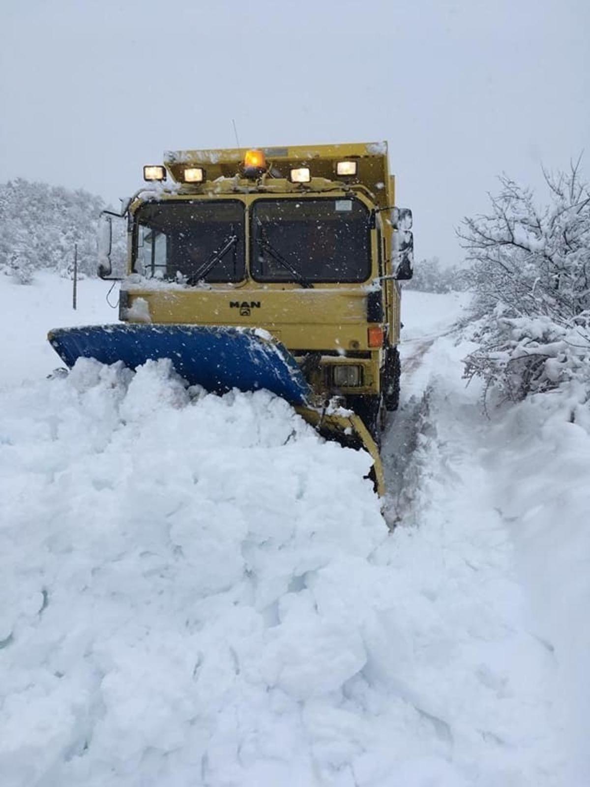 Pazaryeri&rsquo;nde Karayolları ekipleri 24 saat kar n&ouml;betinde