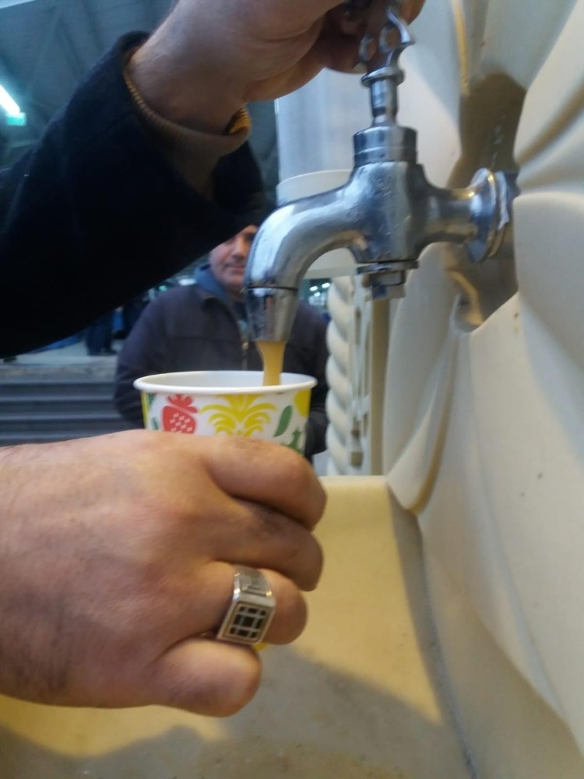 Bu &ccedil;eşmeden &ccedil;orba akıyor