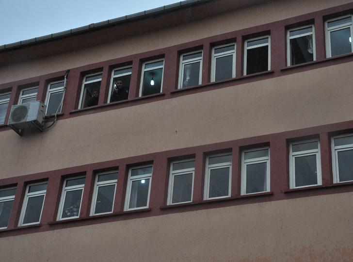 Sınıfta arkadaşlarıyla tartışan öğrenci pencereden atladı G1