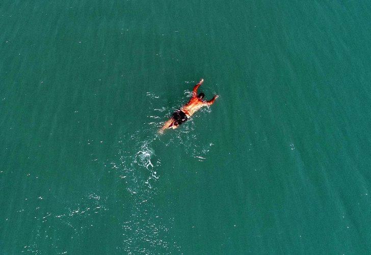 Antalya'da vatandaşlar ısınmak için denize girdi G2