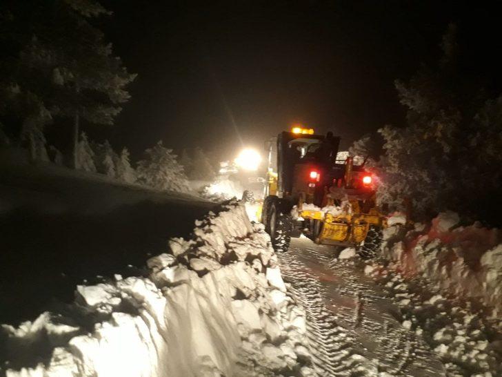 Karda mahsur kalan ailenin imdadına büyükşehir belediyesi yetişti G2