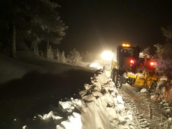 Karda mahsur kalan ailenin imdadına büyükşehir belediyesi yetişti G5