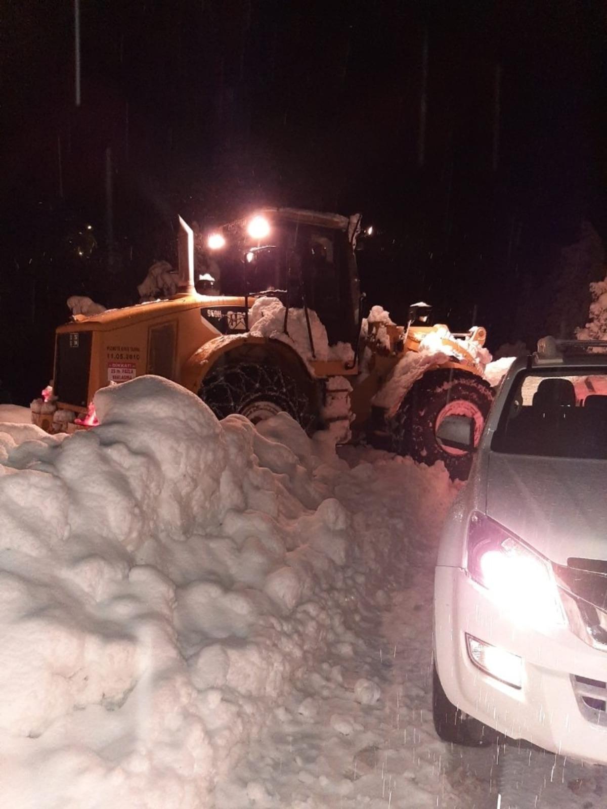Toroslar Belediyesi, karda mahsur kalan hasta i&ccedil;in seferber oldu
