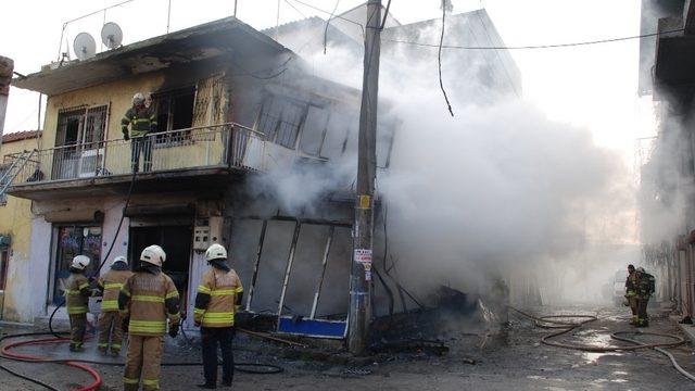 Tüpten çıkan yangın, binayı kullanılamaz hale getirdi