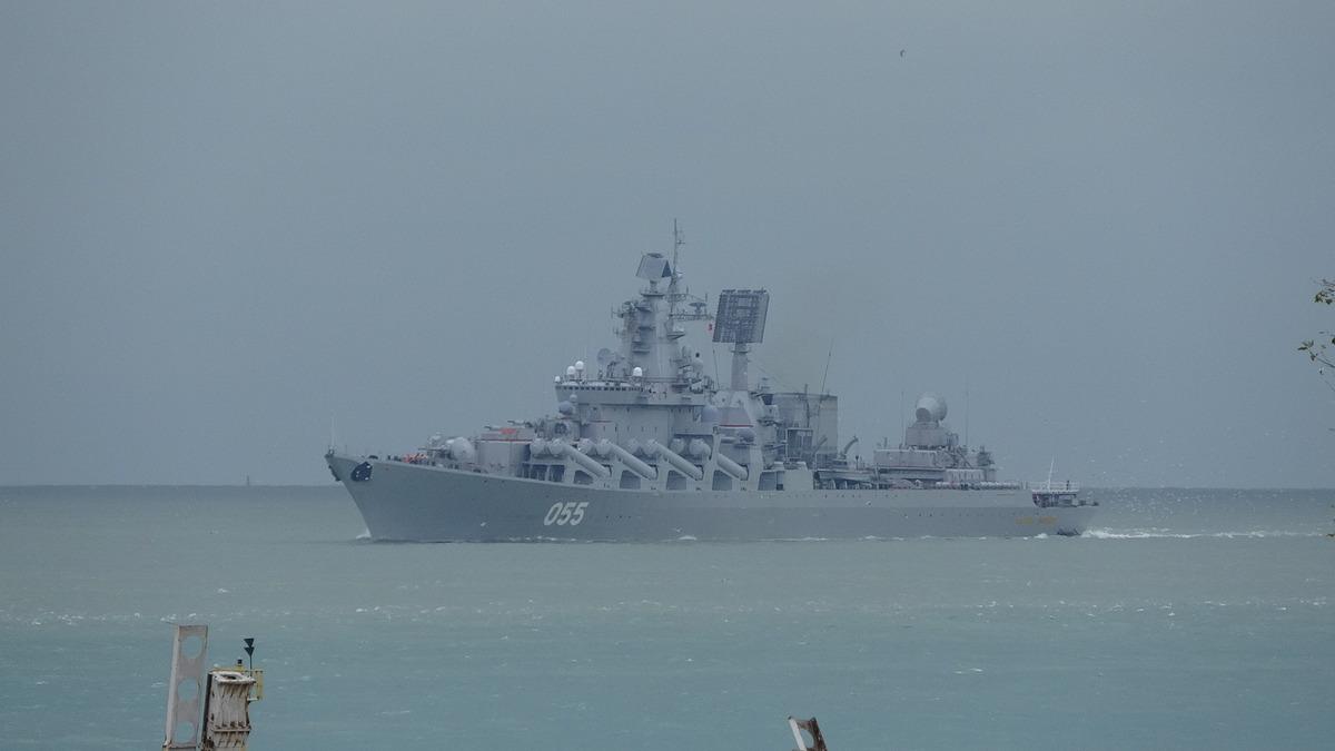 &Uuml;&ccedil; g&uuml;nd&uuml;r İstanbul'da bekleyen Rus savaş gemisi Karadeniz'e d&ouml;nd&uuml;