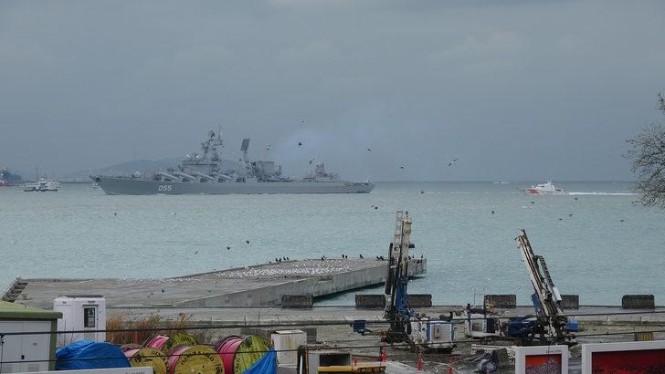 Üç gündür İstanbul'da bekleyen Rus savaş gemisi Karadeniz'e döndü G3