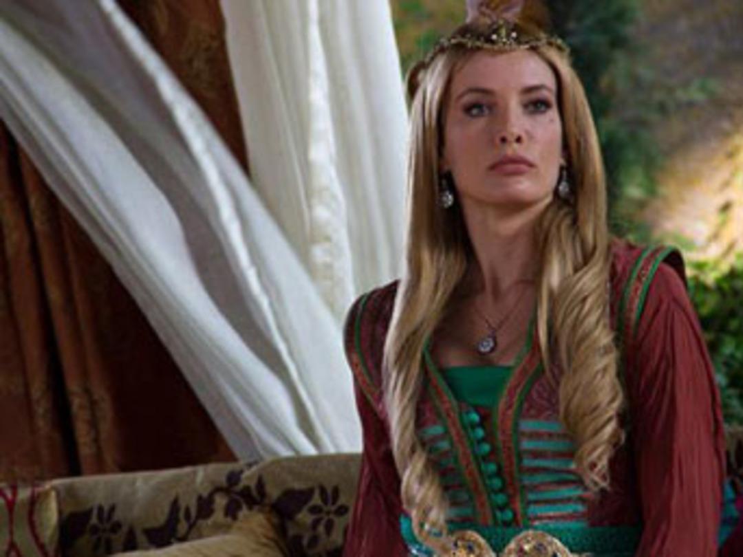 Gamze &Ouml;z&ccedil;elik'i isyan ettiren benzetme