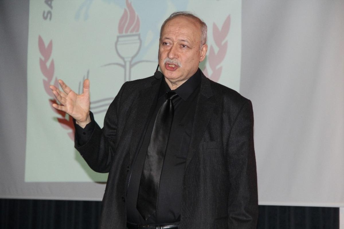 Oğuz Saygın&rsquo;dan &ouml;ğrencilere tavsiye: &ldquo;Kendinizi &ouml;d&uuml;llendirin&rdquo;