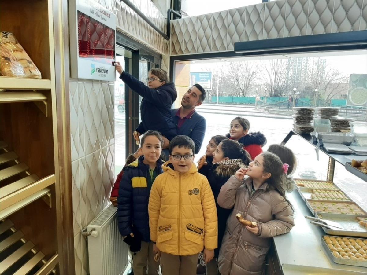 Minik &ouml;ğrencilerden &ouml;rnek hareket