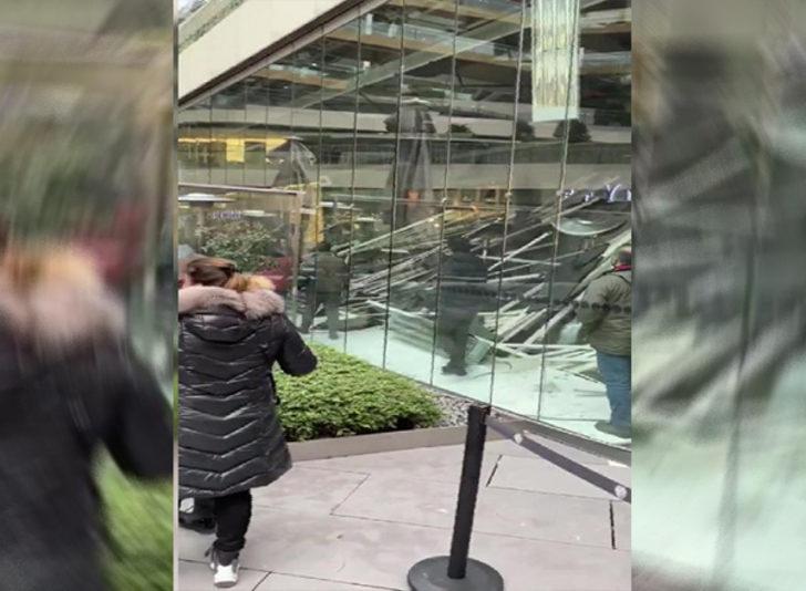 Son dakika: Zorlu Center'da kafenin çatısı çöktü! Yaralılar var G1