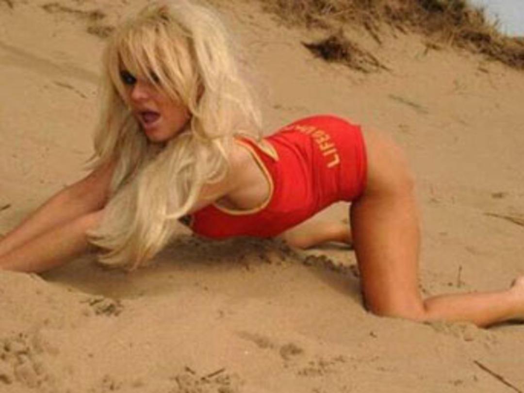 Pamela Anderson'a benzemiş miyim?