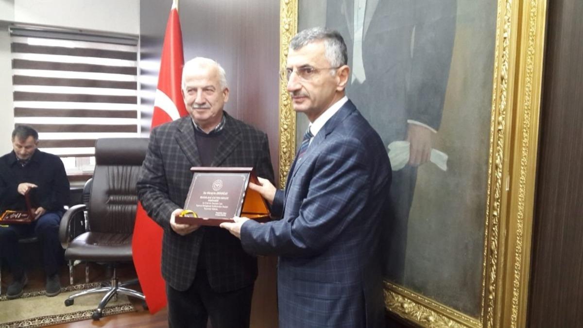 Acil servisin yenilenmesine destek verenlere plaketleri verildi