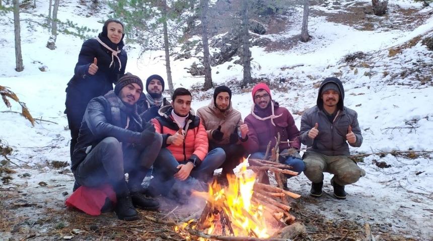 NEV&Uuml; İzci Kul&uuml;b&uuml;nden kardan izler kampı