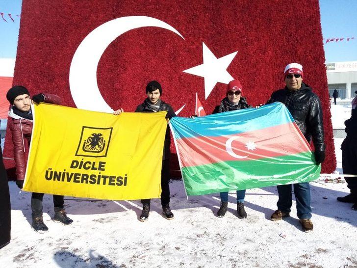 DÜ Kum Sanatı ve Sosyal Faaliyetler Kulübü Sarıkamış şehitlerini anma yürüyüşüne katıldı G1