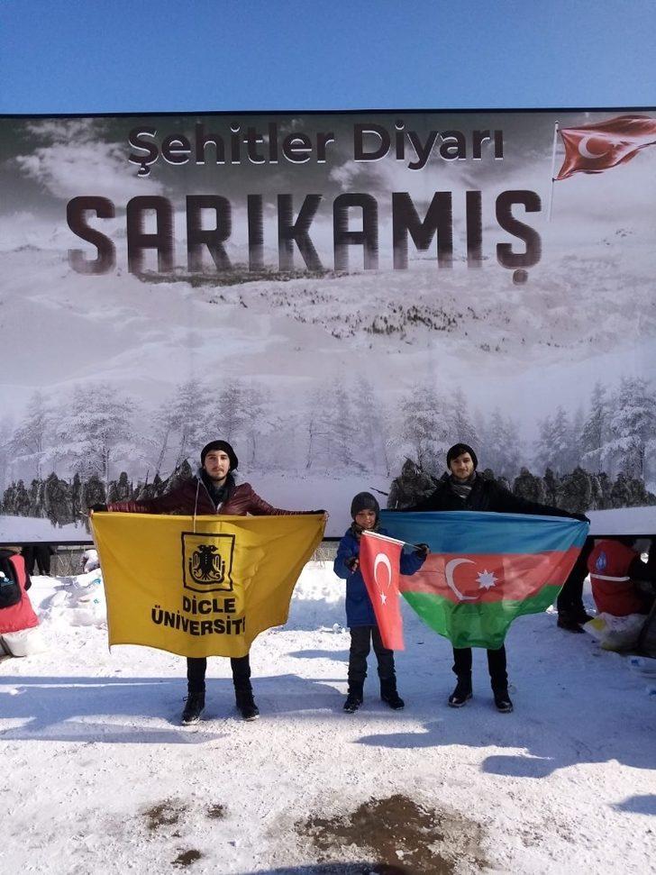 DÜ Kum Sanatı ve Sosyal Faaliyetler Kulübü Sarıkamış şehitlerini anma yürüyüşüne katıldı G3