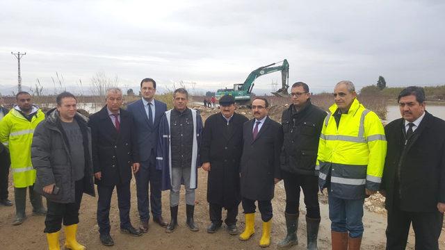 Bakan Yardımcısı Özkaldı, Tarsus'ta hasar gören tarım arazilerini inceledi