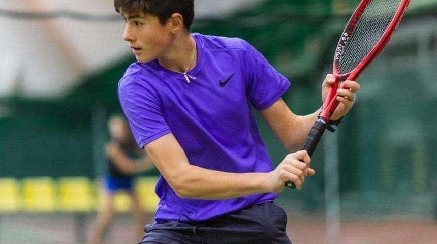 Atakan Karahan’dan teniste tarihi başarı