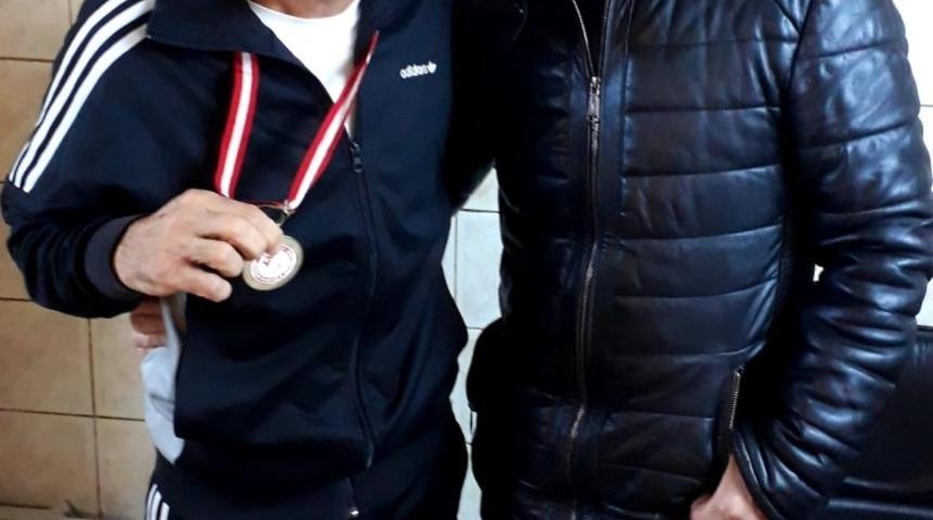 Şampiyona &ouml;d&uuml;l