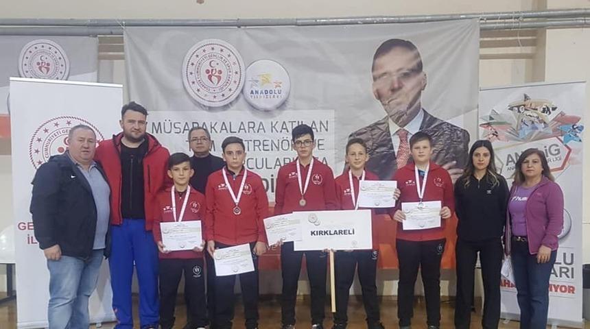 K&ouml;y takımının b&uuml;y&uuml;k başarısı