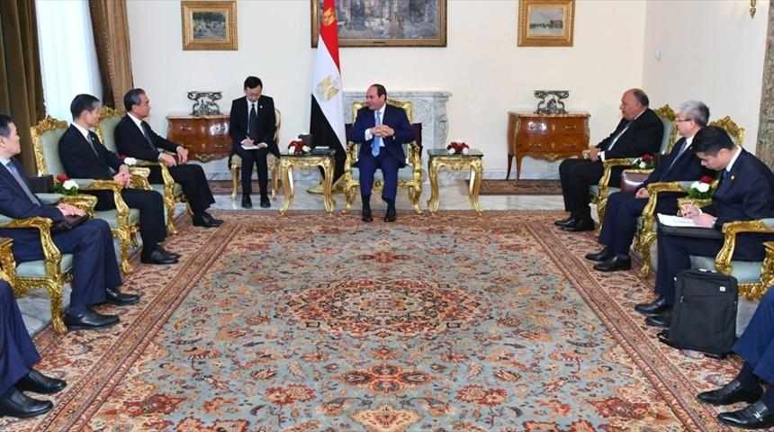 Abdulfettah es-Sisi Çin Dışişleri Bakanı Wang Yi ile görüştü
