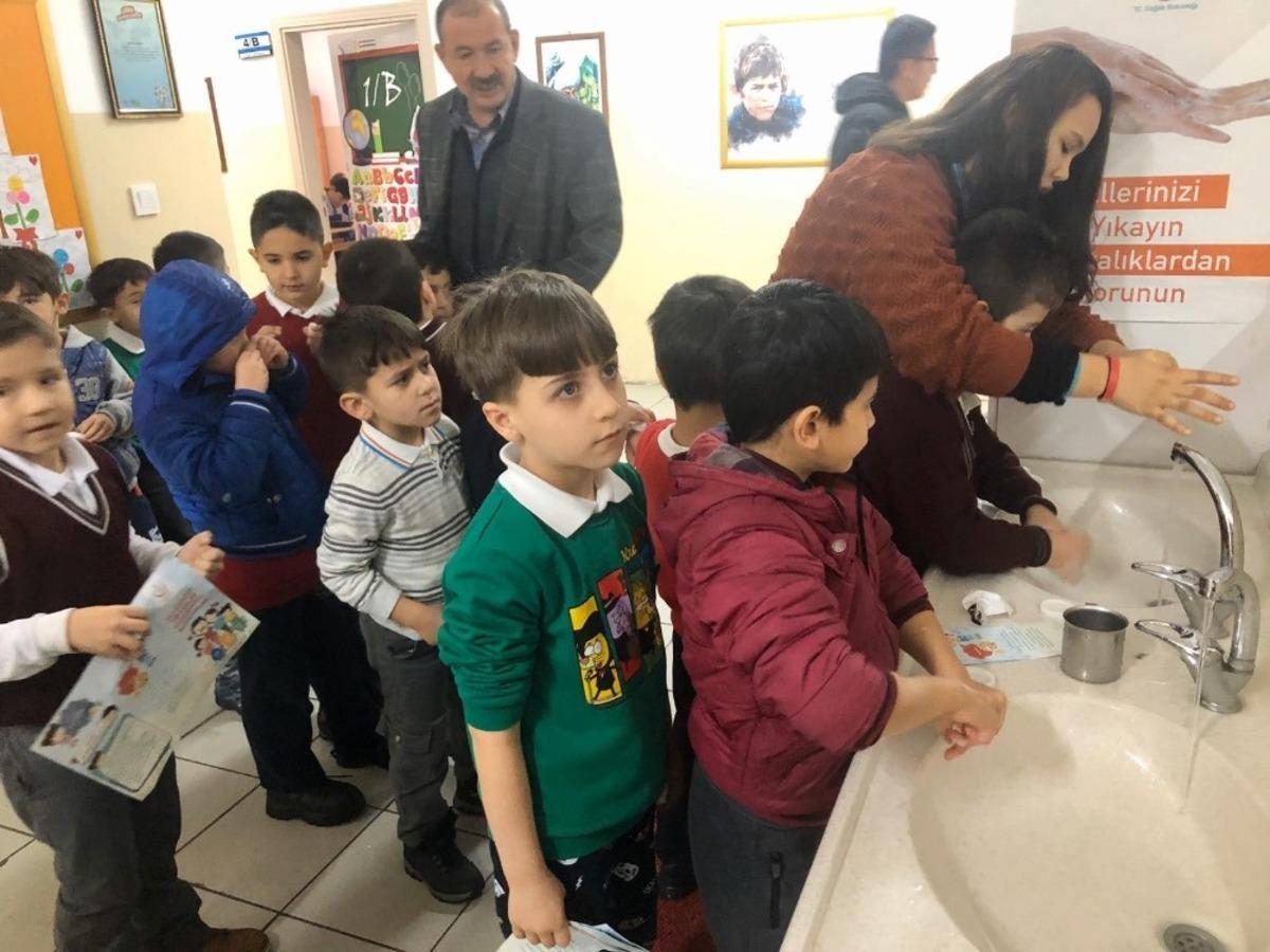 Kızılcahamam&rsquo;da doğru el yıkamayı &ouml;ğrettiler