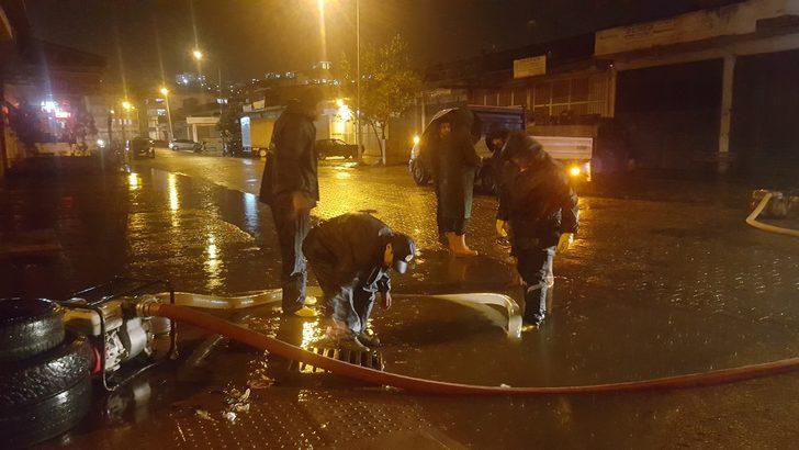 Sağanak yağış Ordu'yu vurdu! Yollar göle döndü işyerlerini su bastı! G1