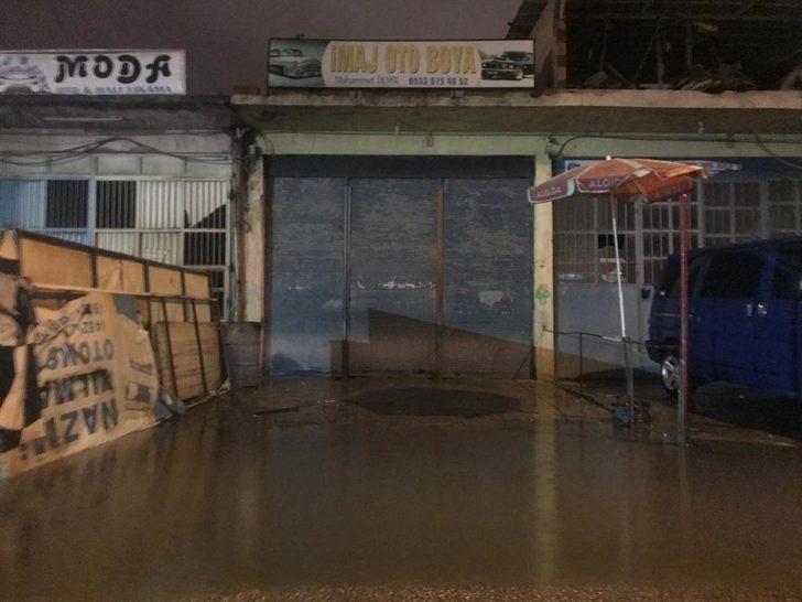 Sağanak yağış Ordu'yu vurdu! Yollar göle döndü işyerlerini su bastı! G4