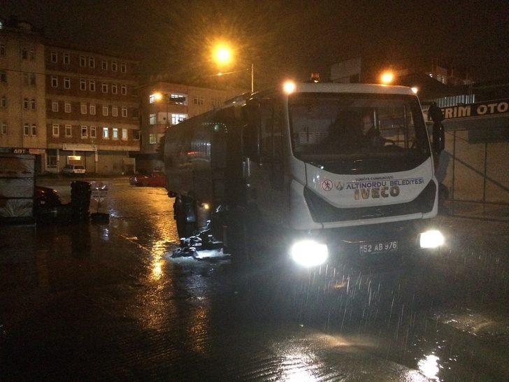 Sağanak yağış Ordu'yu vurdu! Yollar göle döndü işyerlerini su bastı! G5