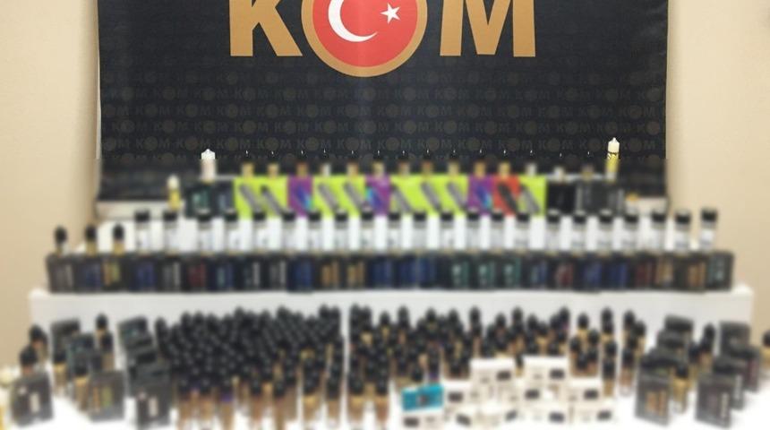 Polis şüpheli aracı durdurdu, içinden yüzlerce çıktı