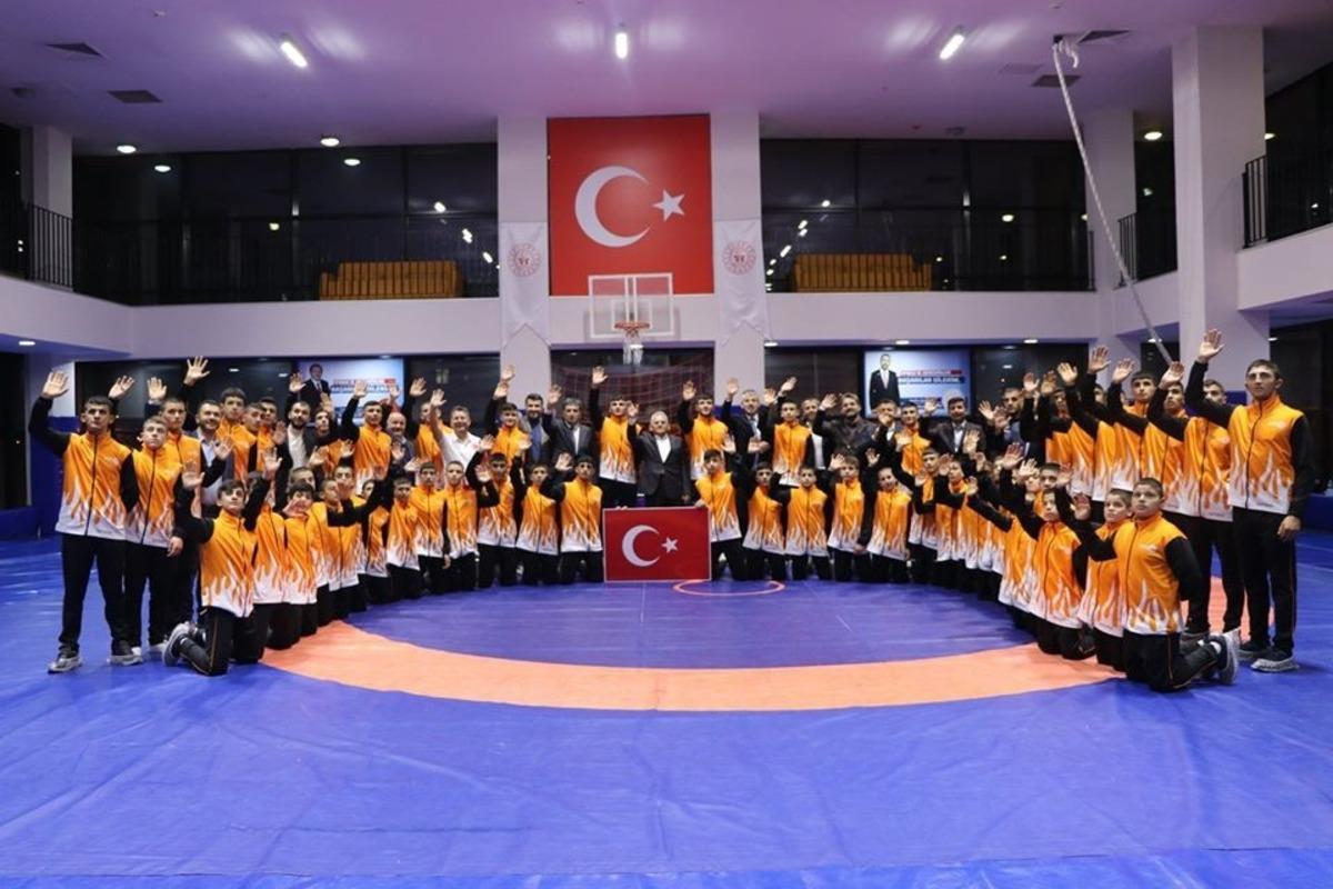 Başkan B&uuml;y&uuml;kkılı&ccedil; G&uuml;reş&ccedil;ilerle Buluştu