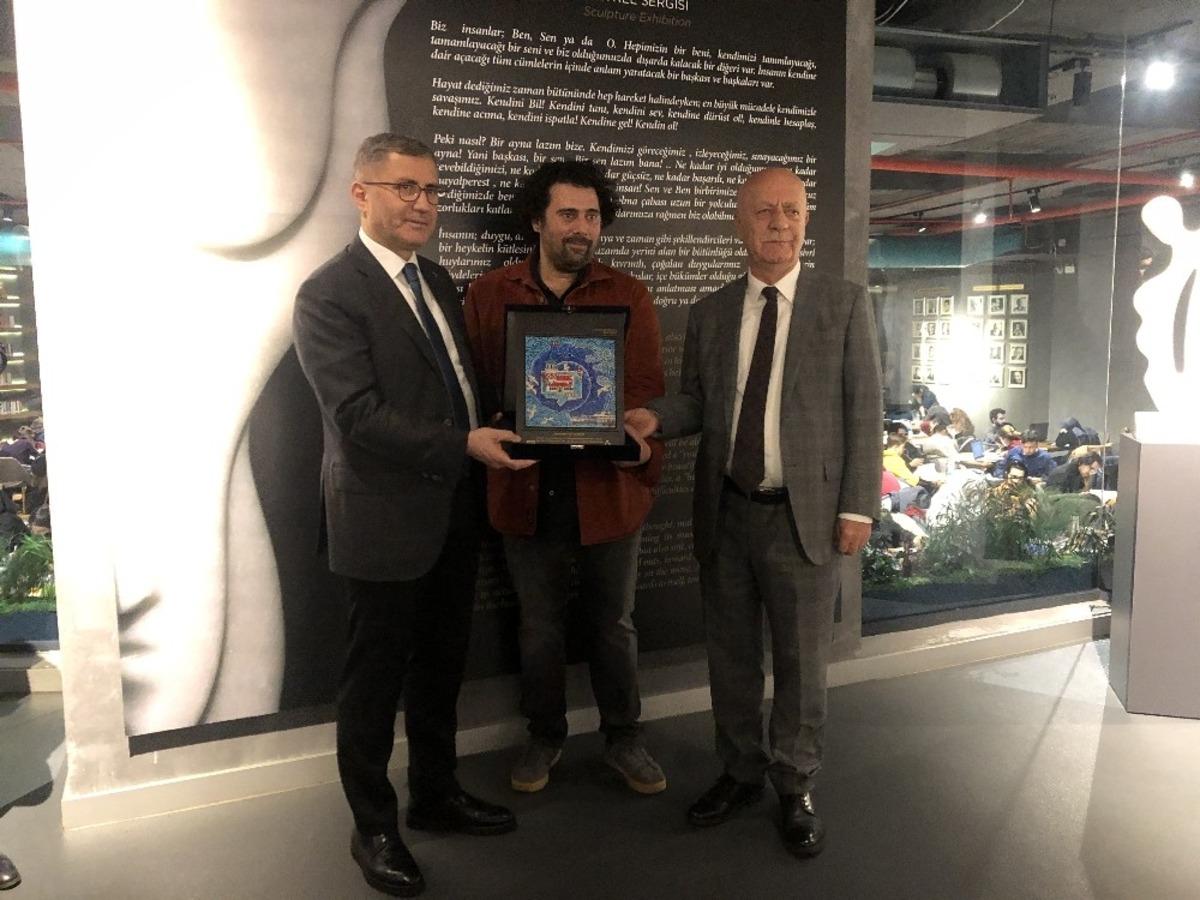 &Uuml;sk&uuml;dar&rsquo;da "Ben, Sen, O" heykel sergisi a&ccedil;ıldı