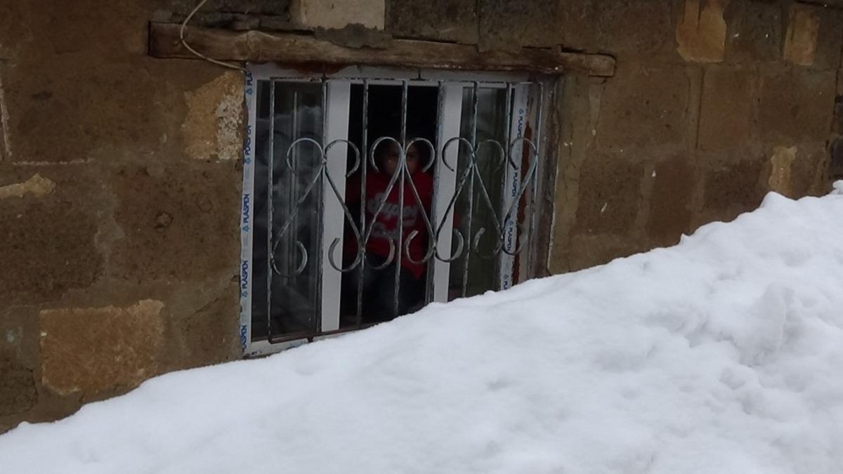 Muş&rsquo;ta tek katlı evler kara g&ouml;m&uuml;ld&uuml;