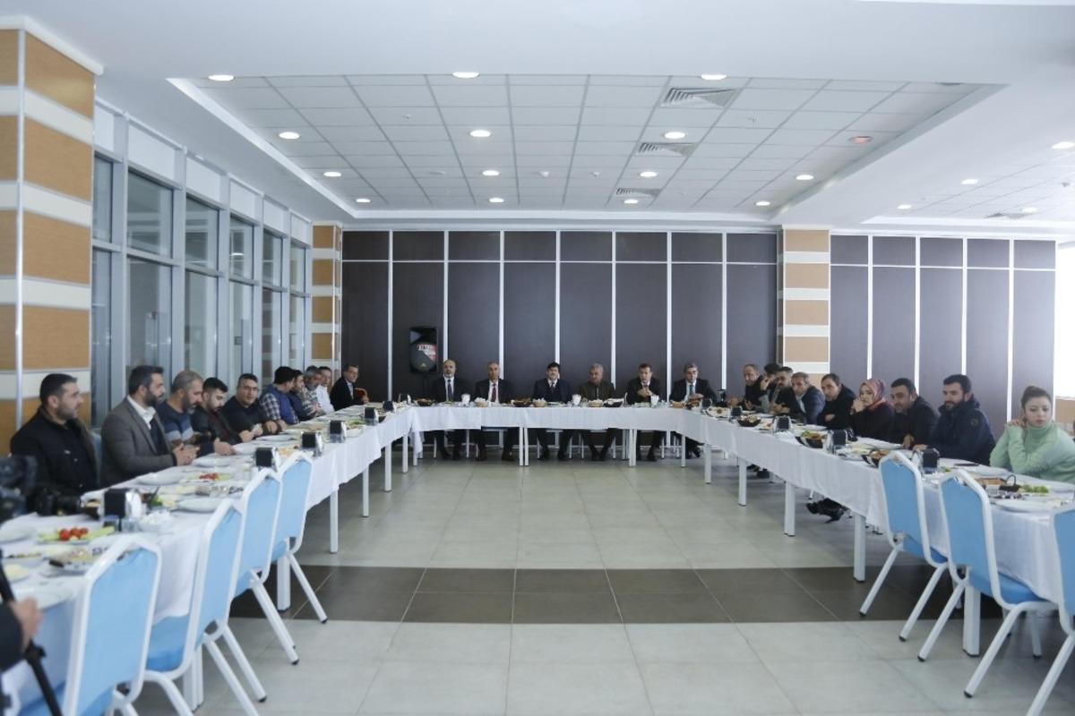 BE&Uuml; Rekt&ouml;r&uuml; Yardım, basın mensuplarıyla bir araya geldi