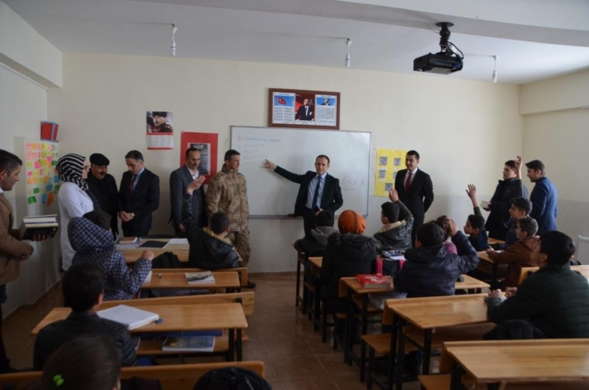 Kaymakam G&uuml;ven&rsquo;den okul ziyaretleri