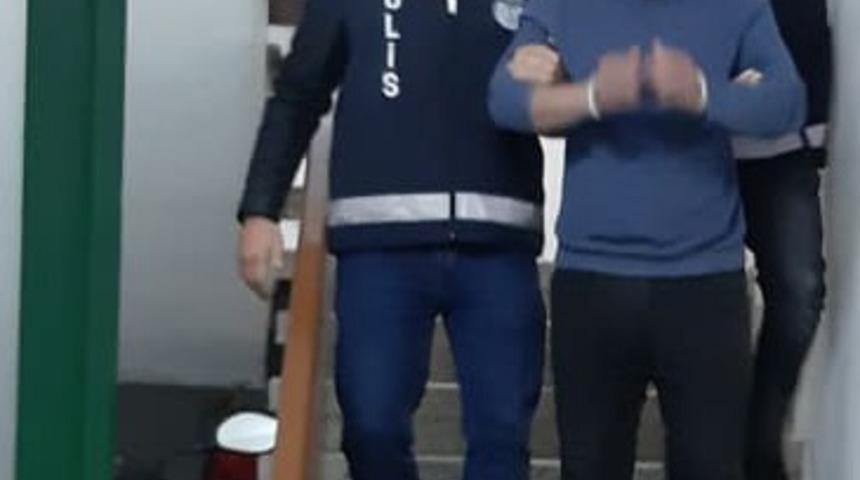 Eşinin ellerini elektrik kablosuyla bağlayarak 3 saat dehşeti yaşattı