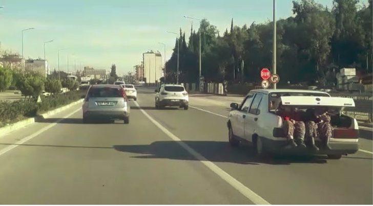 Antalya’da trafikte şok görüntü! 2 kadın bagajda... G1
