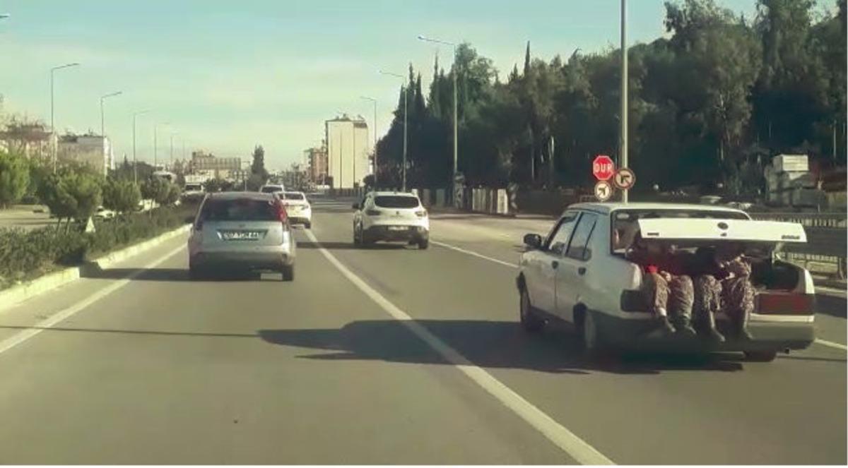 Antalya&rsquo;da trafikte şok g&ouml;r&uuml;nt&uuml;! 2 kadın bagajda...