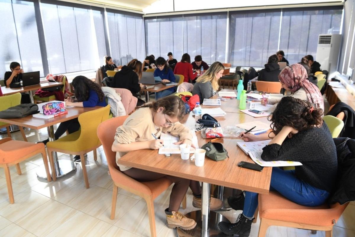 &Ouml;ğrenciye g&uuml;n&uuml;n her saatinde &uuml;cretsiz &ccedil;ay ve &ccedil;orba