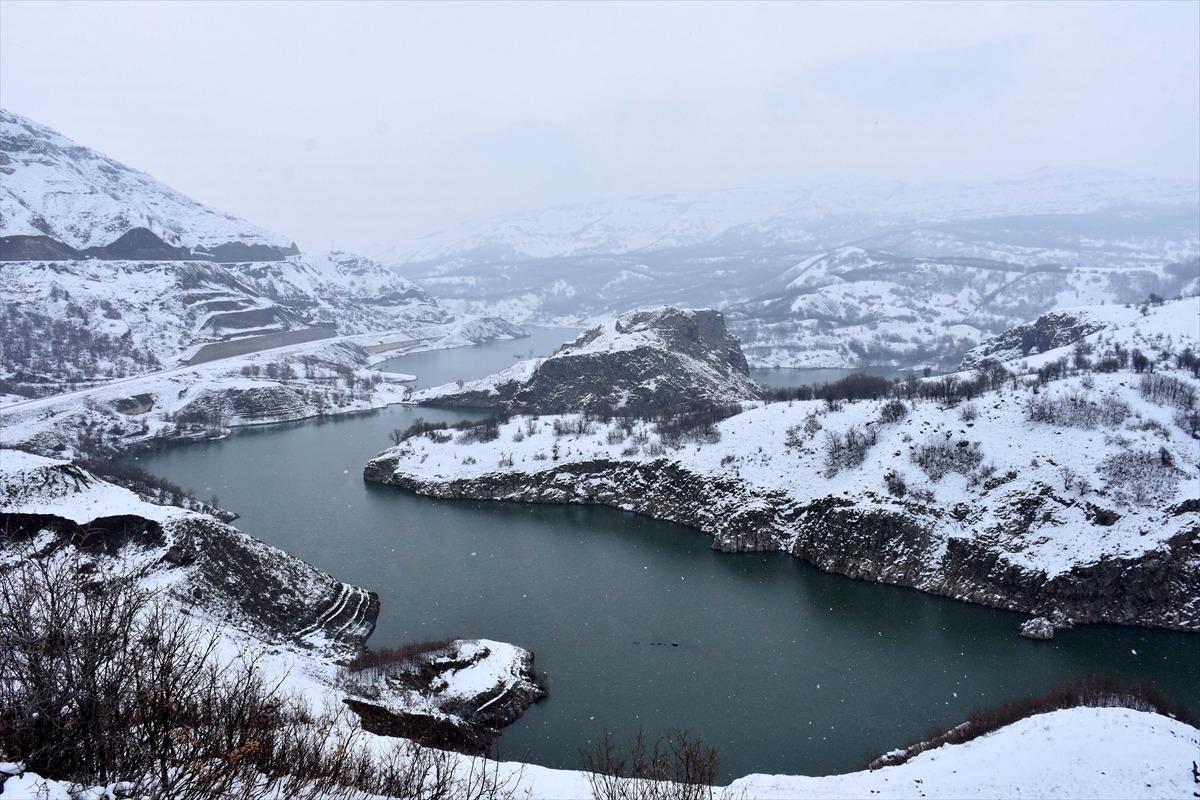 Van ve Bitlis'te 18 yerleşim birimine ulaşım sağlanamıyor